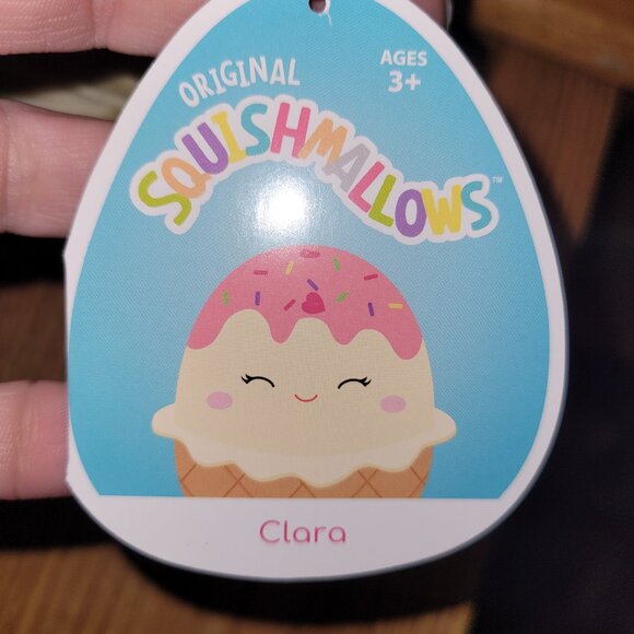Squishmallows, Clara the Cupcake - Picture 3 of 4